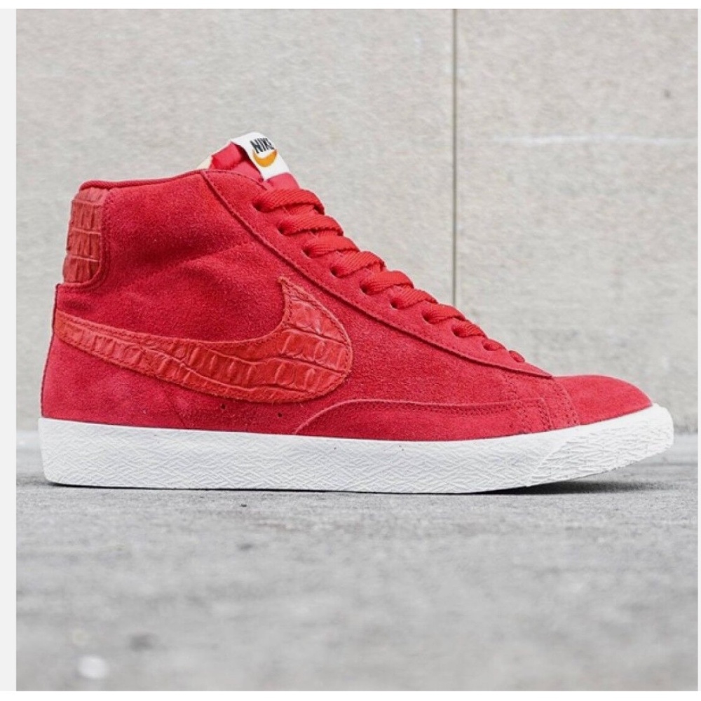 Nike Blazer Mid PRM Vintage Gym Red Sail Size 40 / 7 with Croc detail